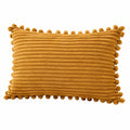 Cuscino decorativo 50 x 30 cm in tessuto sintetico ocra con pompon - rettangolare